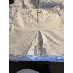 St. John's Bay White Bermuda Shorts   Women's Size 10P